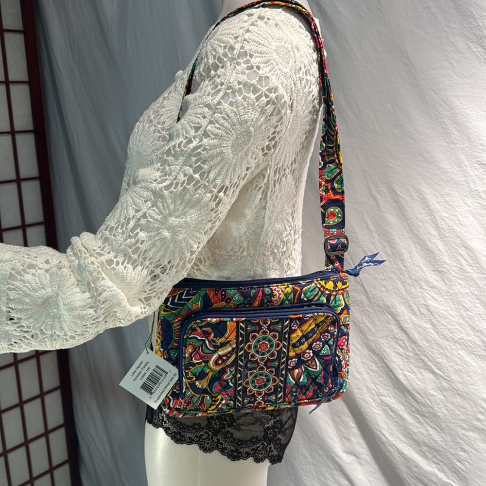 🆕 Vera Bradley Red and Green Crossbody Bag with Quilted Design